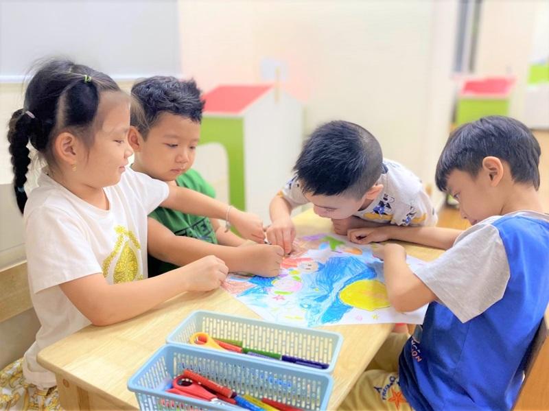 Nhóm trò chơi sáng tạo và giao tiếp thực tế